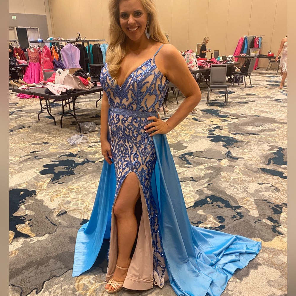 Amazing pageant gown. Belt added